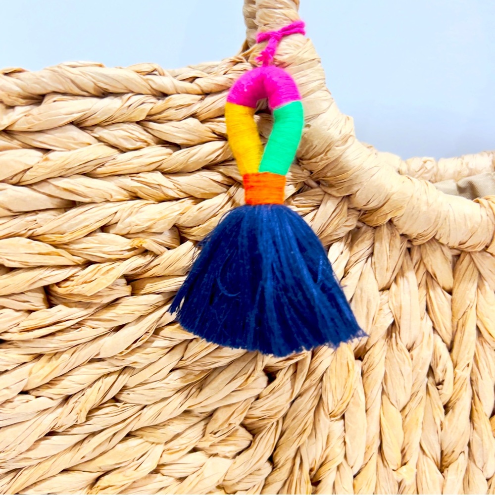 🆕 New Natural Straw Bag with Colorful Tassel - Picture 2 of 6